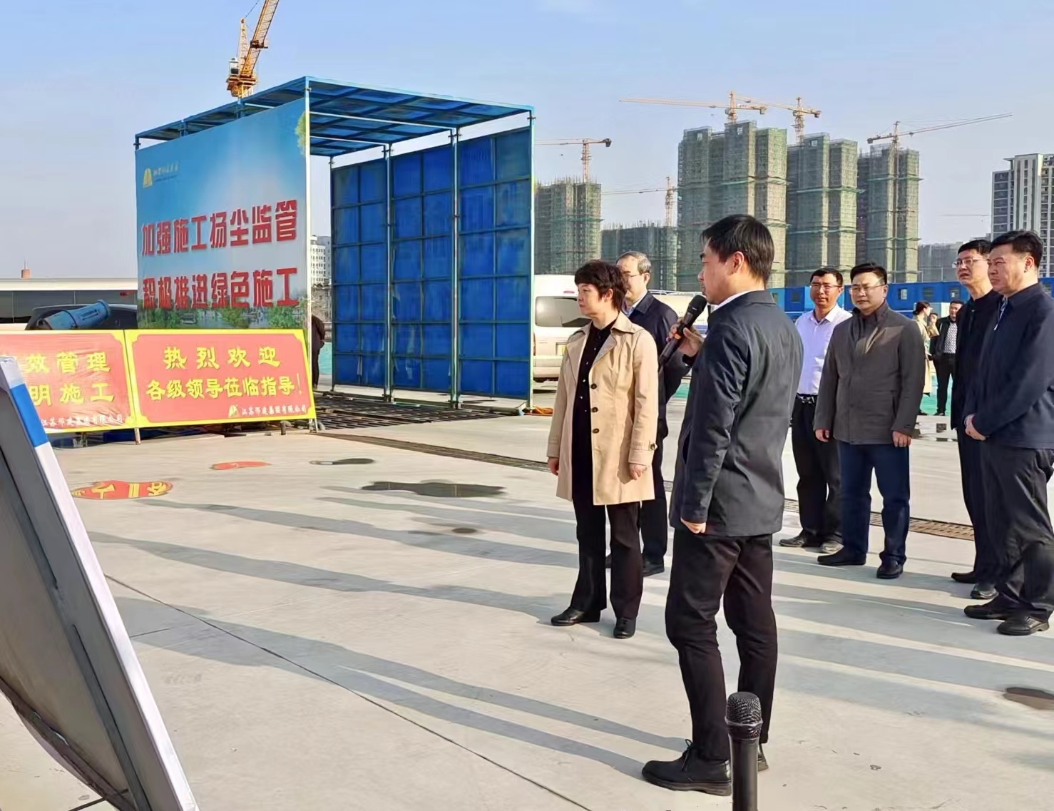 圖1-1、張寶娟視察重點項目建設情況.jpg